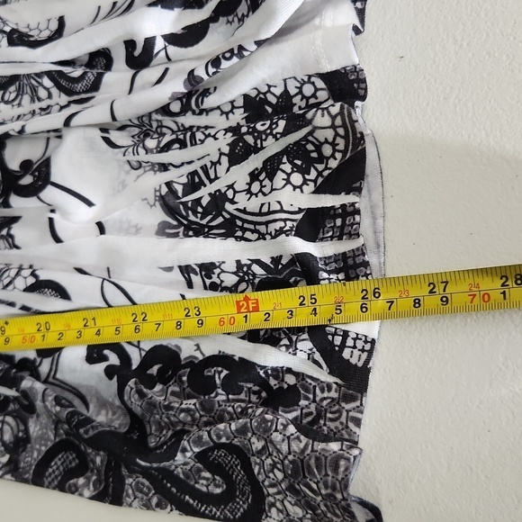 United World Ware Blouse Womens Size M Petite Black 2hite Paisley pleaded Top - Picture 10 of 13